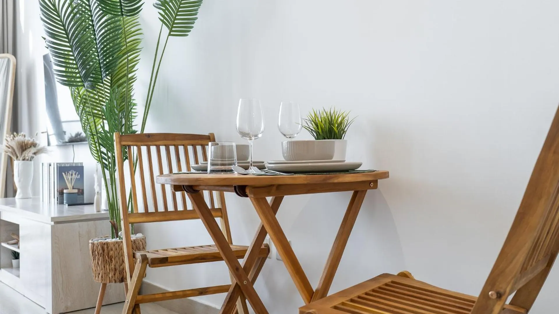 Bright And Stylish Studio In Jvc With Skyline View 두바이 0*,