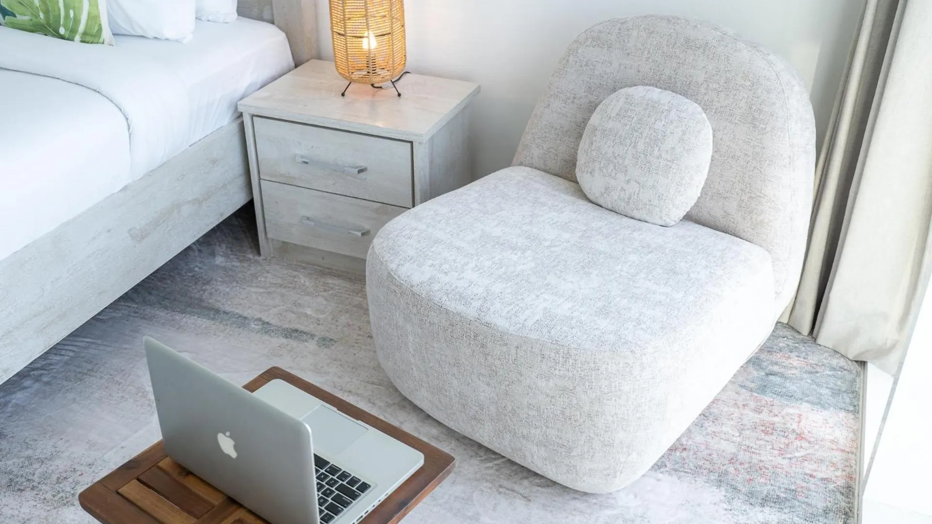 Bright And Stylish Studio In Jvc With Skyline View 두바이 아파트