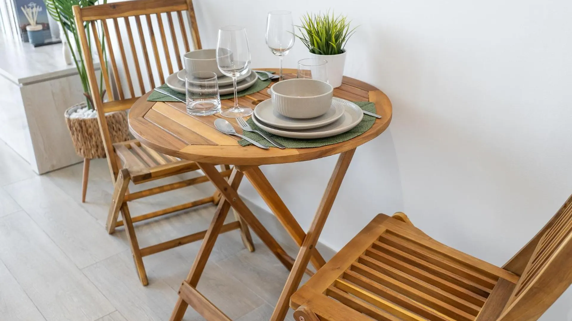 Bright And Stylish Studio In Jvc With Skyline View 두바이 아파트