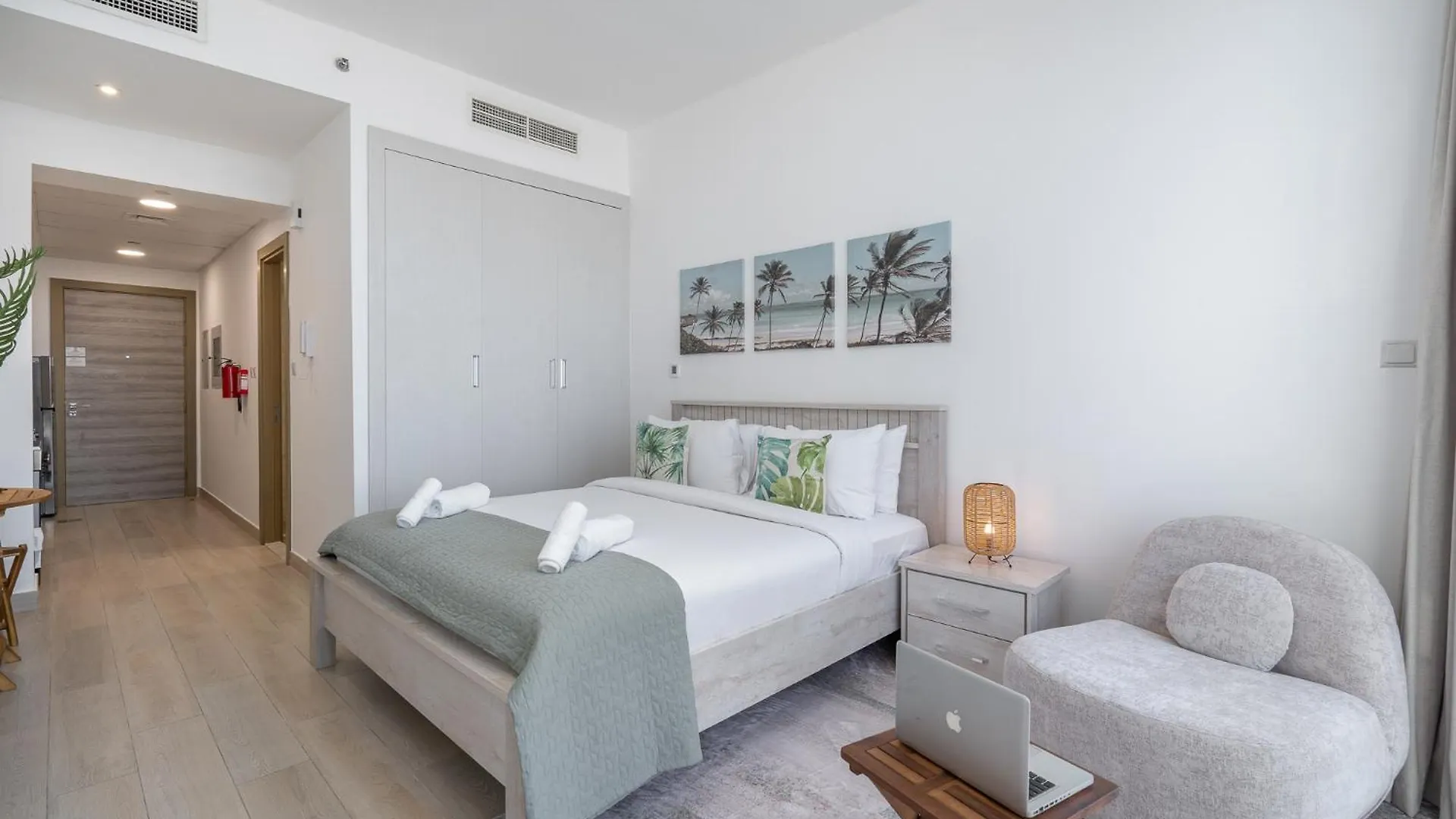 Bright And Stylish Studio In Jvc With Skyline View 두바이 0*,