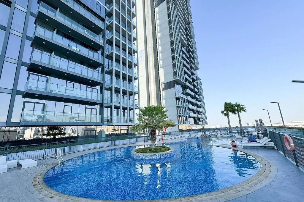 Bright And Stylish Studio In Jvc With Skyline View 두바이 아파트
