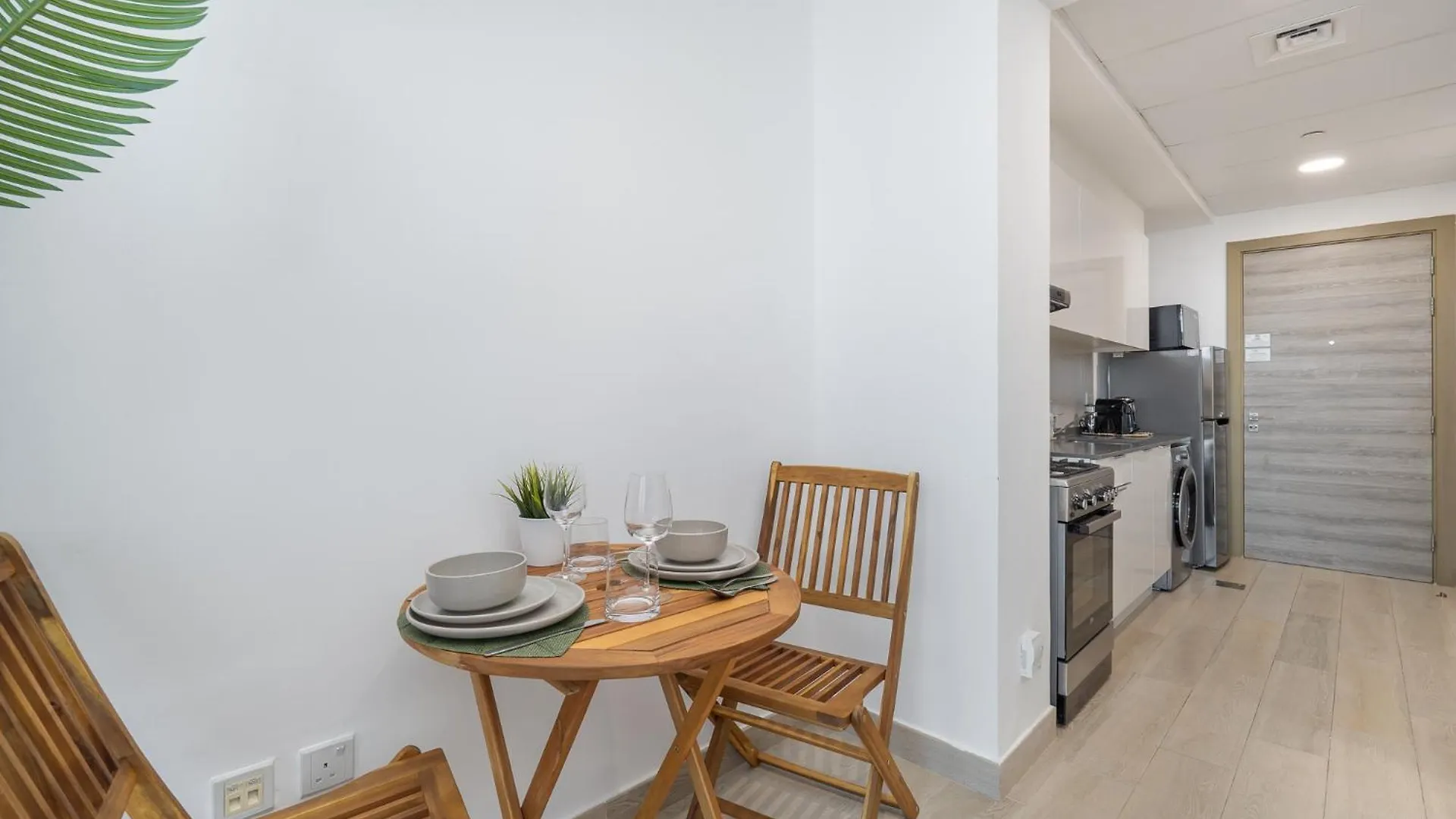 Bright And Stylish Studio In Jvc With Skyline View 두바이 아랍에미리트
